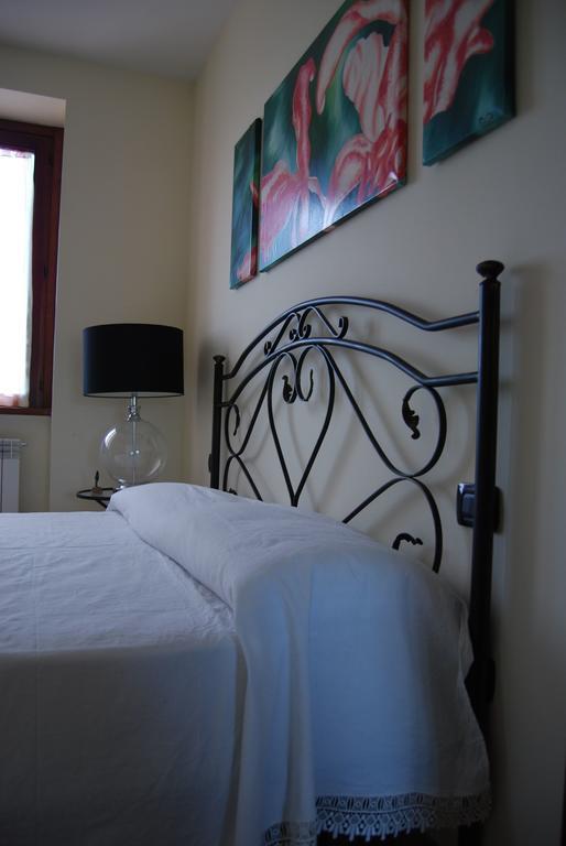 Casale Il Cerqueto Bed and Breakfast San Severino Marche Δωμάτιο φωτογραφία